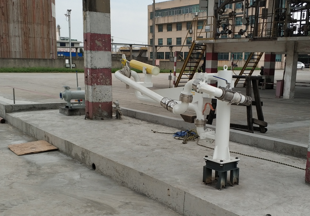 Bottom unloading loading arm installed at a loading platform